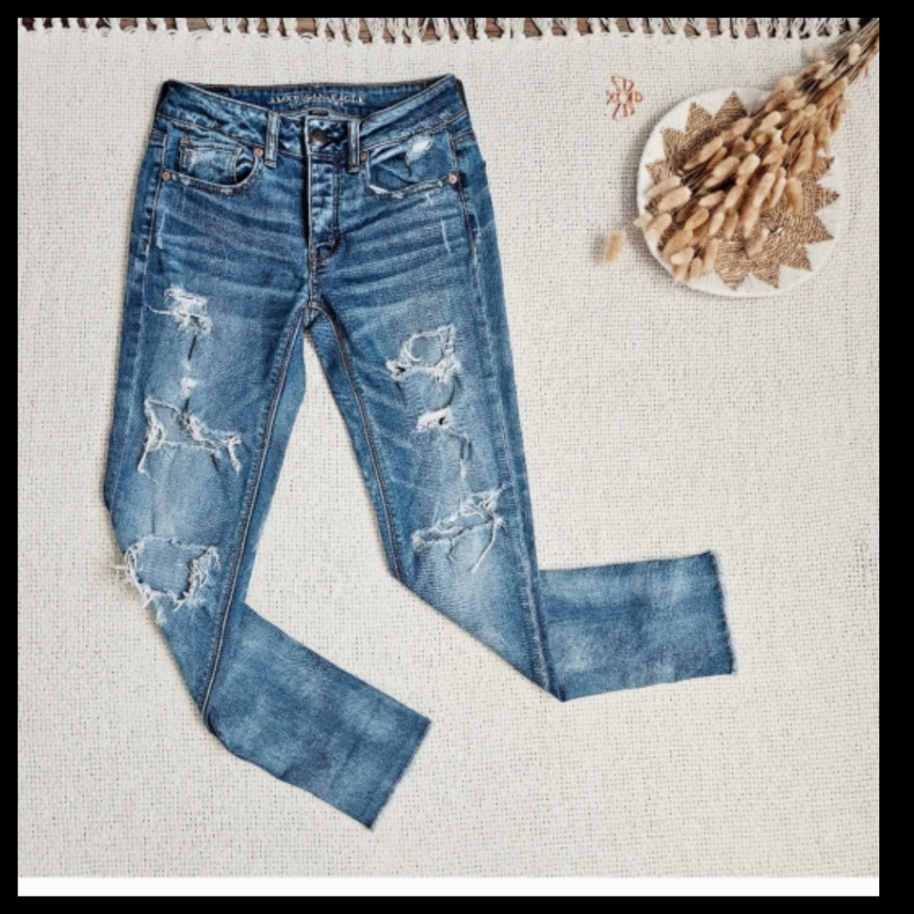 American Eagle Tom Girl Tomgirl Womens Distressed Medium Wash Blue Jeans Size 6●